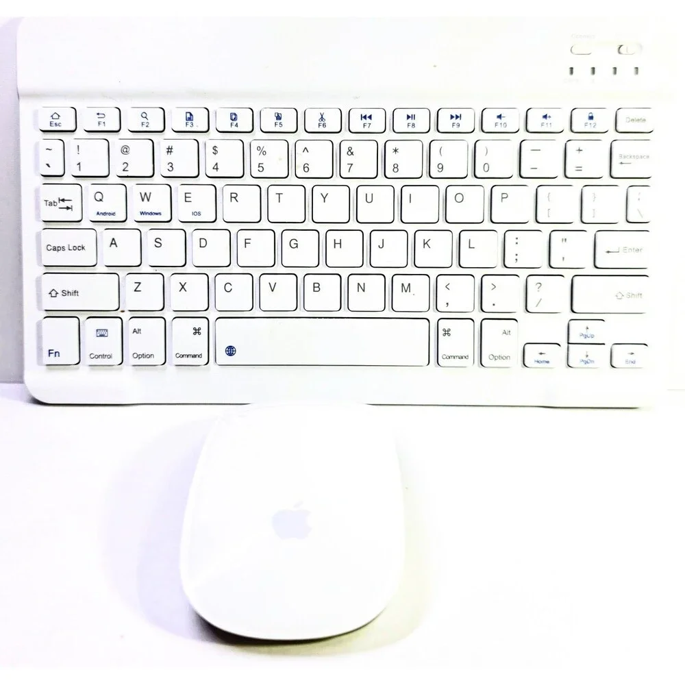Apple Magic Mouse A1296 1st Gen & Wireless Bluetooth Mouse & IPad Keyboard!!!